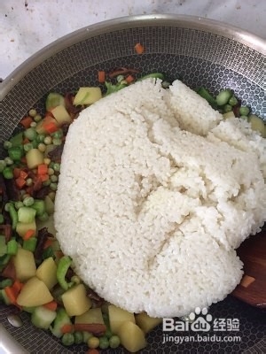 家常炒糯米饭的做法