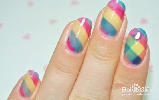 彩色方格美甲