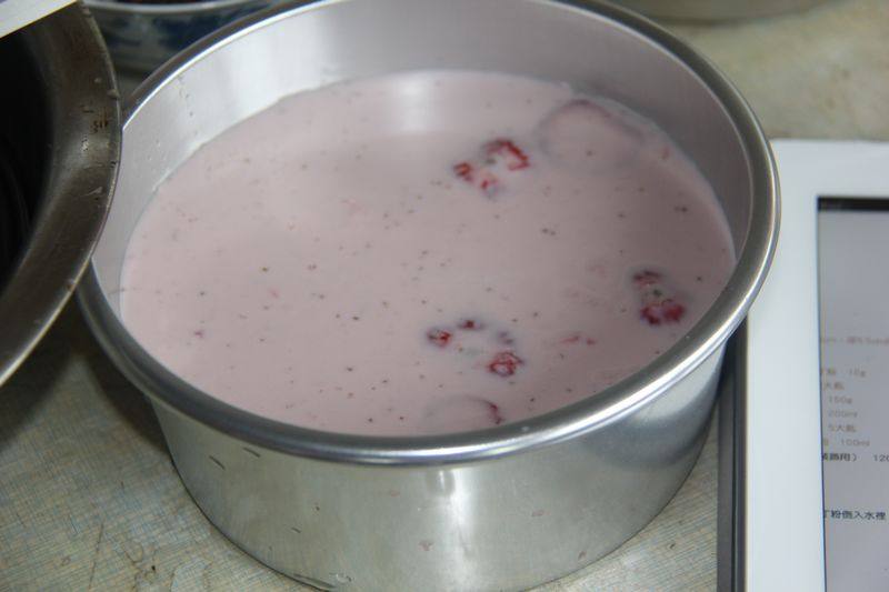 教你快速学会制作炼乳草莓布丁