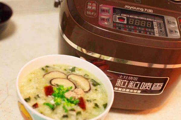 皮蛋瘦肉蔬菜粥