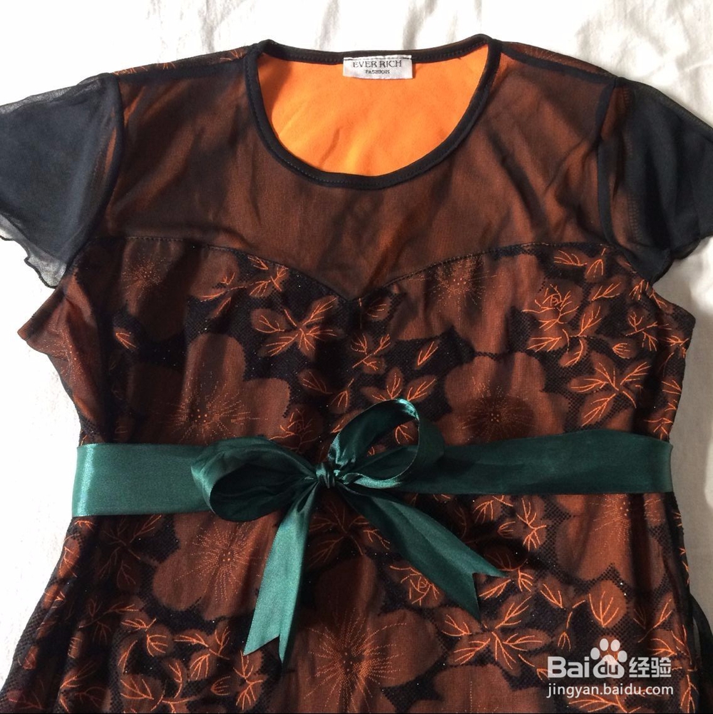 衣服上蝴蝶结打法