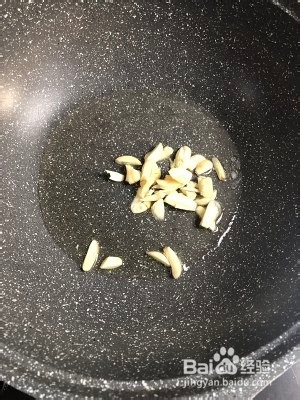 青红椒炒白玉菇