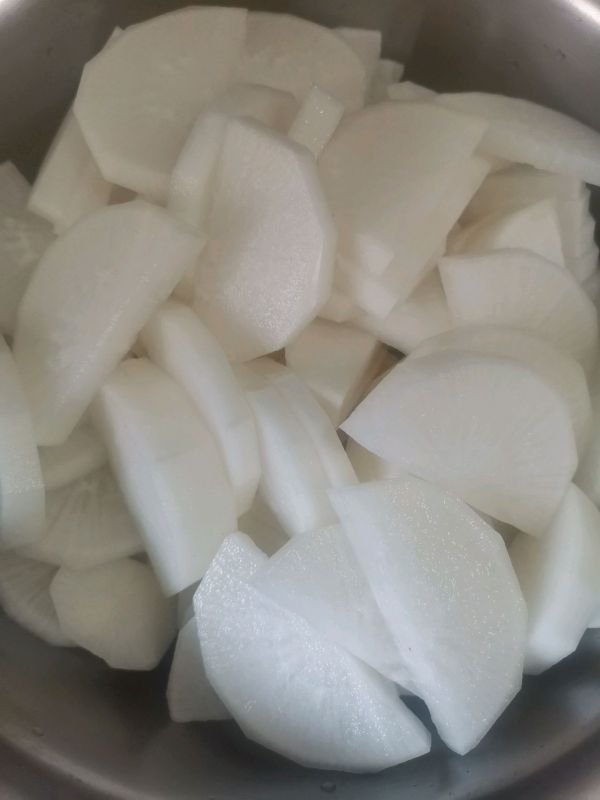 砂锅清炖牛排骨白萝卜