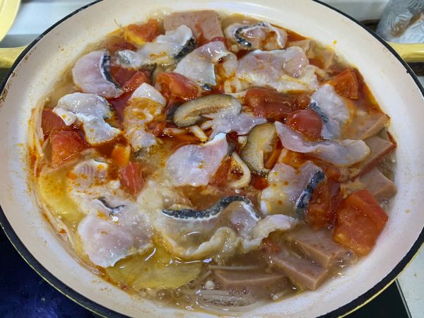 番茄酸汤鱼火锅