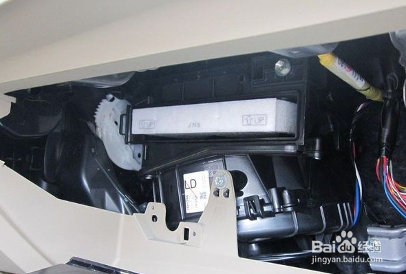 丰田RAV4更换空调滤芯安装教程