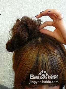 DIY约会淑女侧扎花苞头发型