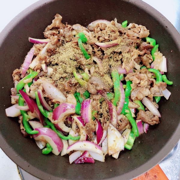 孜然黑椒羊肉卷