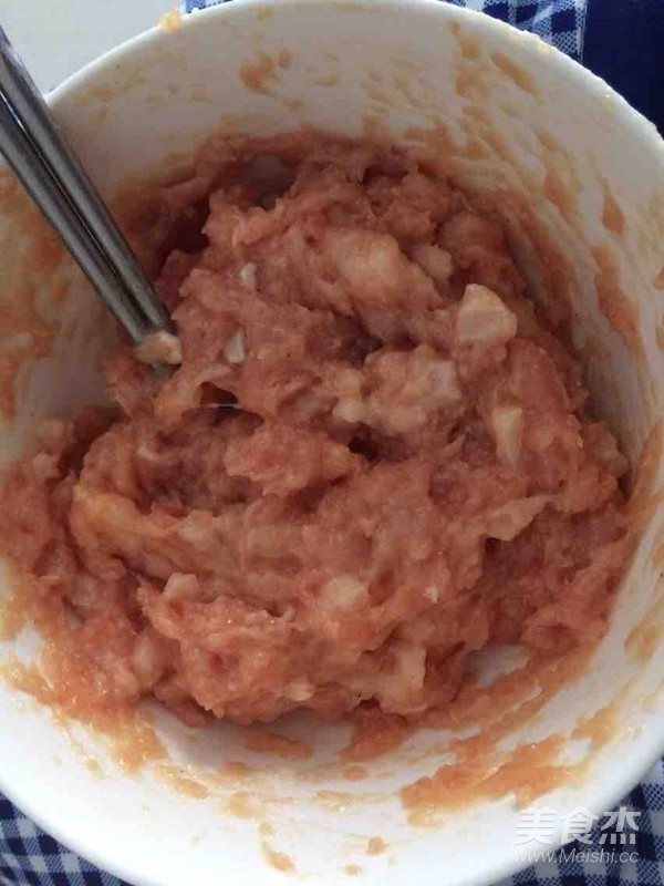 红萝卜木耳鲜肉云吞