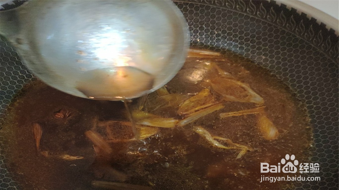 如何制作焖烧鲫鱼？