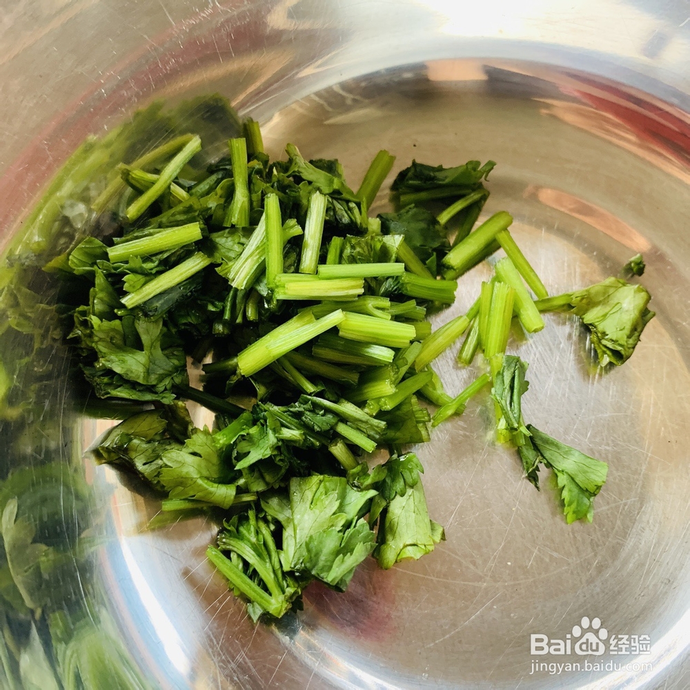 丝瓜虾皮熬制的咸蛋汤