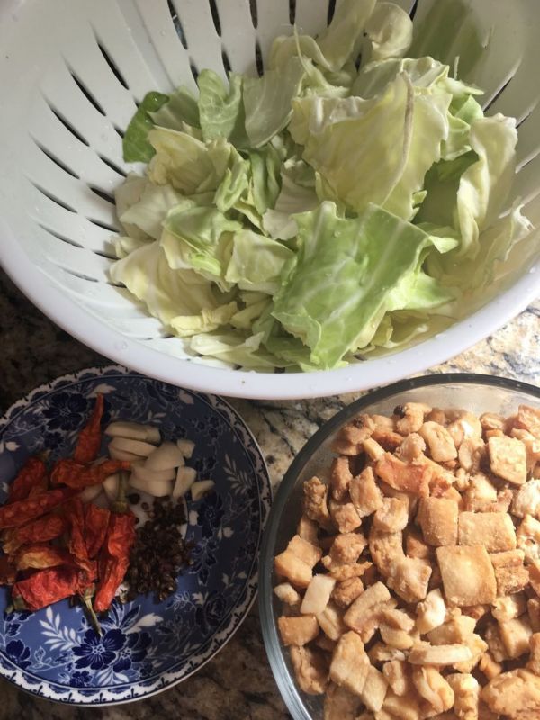 油渣炒手撕包菜