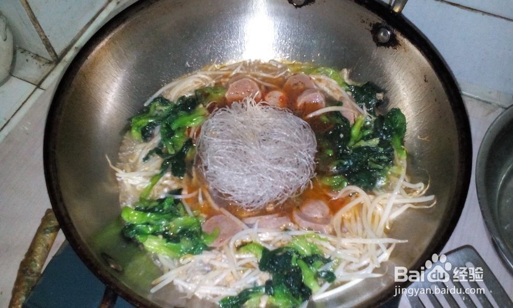 麻辣豆芽煲粉丝的做法