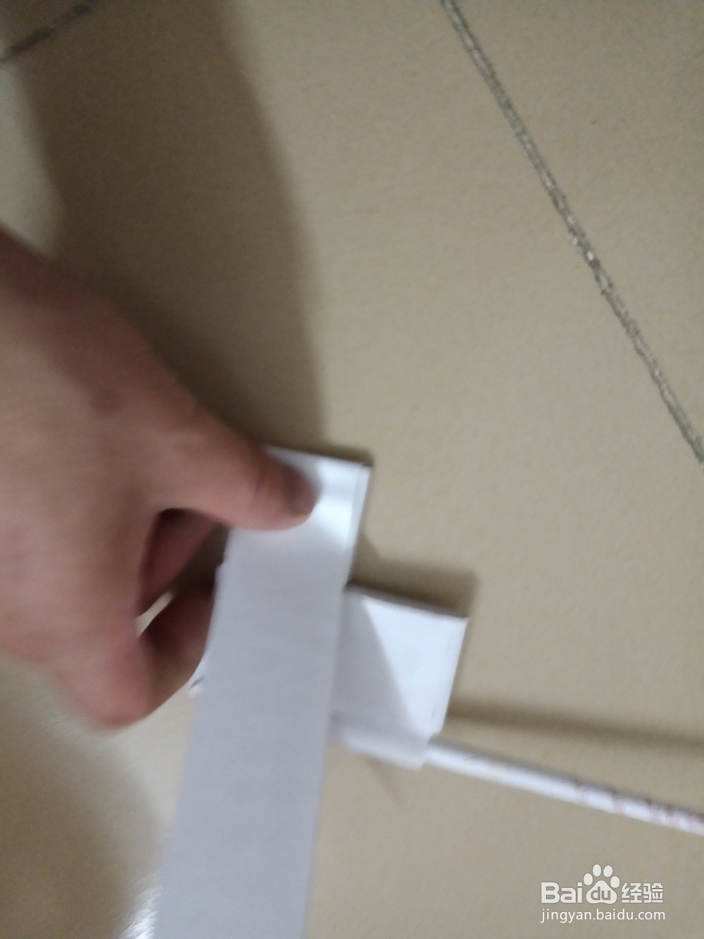 小时的玩具纸手枪