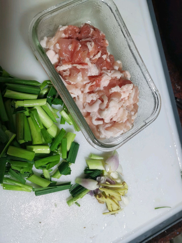 五花肉炒腌笋丝