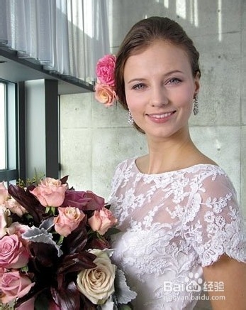 伴娘参加婚礼应该怎么穿