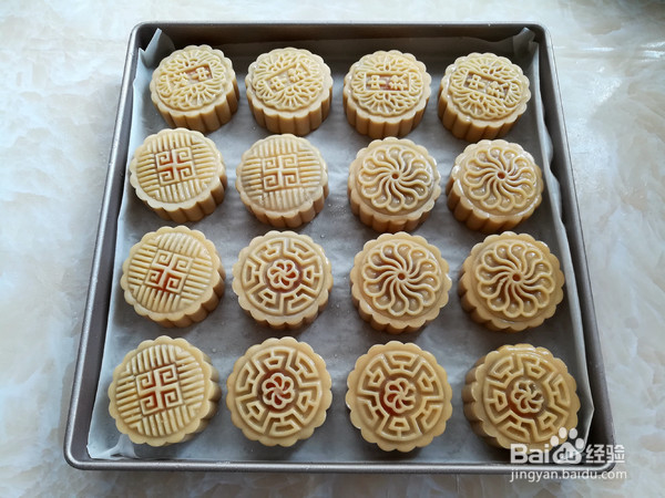 白莲蓉蛋黄月饼的做法