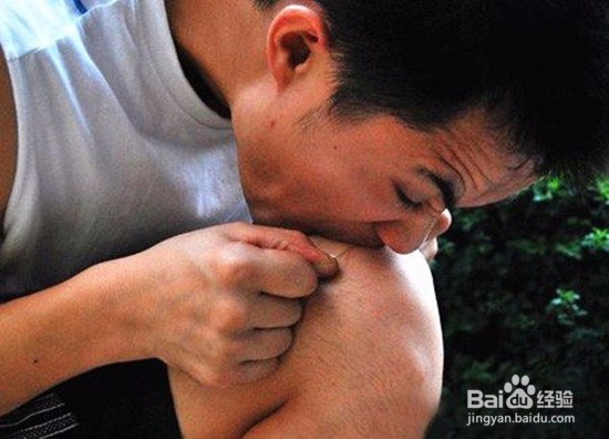 野外毒蛇咬伤的诊断方法及急救措施