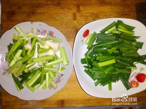 蒜苗炒肉的家常做法。