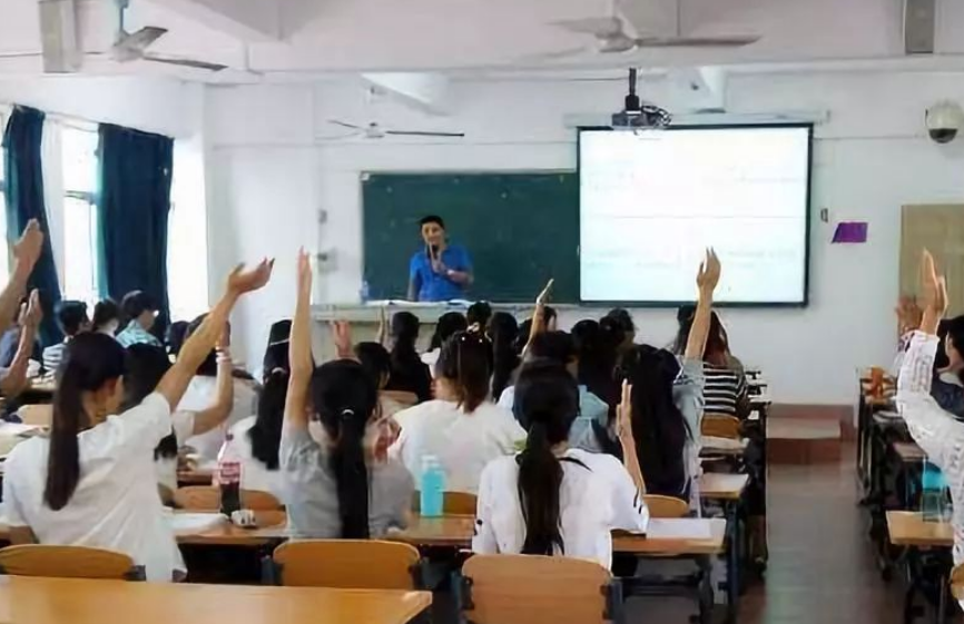 中专学校报公办好还是私立学校好呢