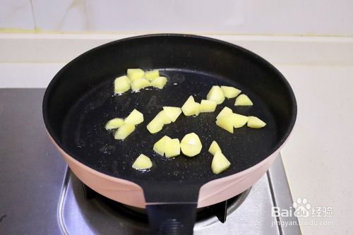 香喷喷的土豆腊肠饭