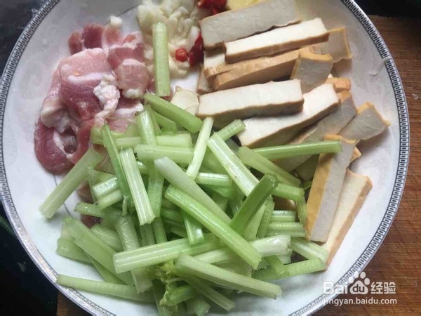 不能拒绝的芹菜香干炒肉
