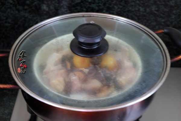 姜葱冬菇蒸滑鸡