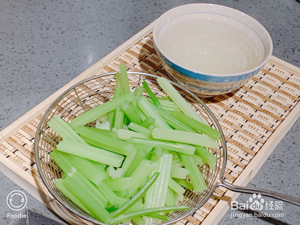 简单好吃的芹菜香干