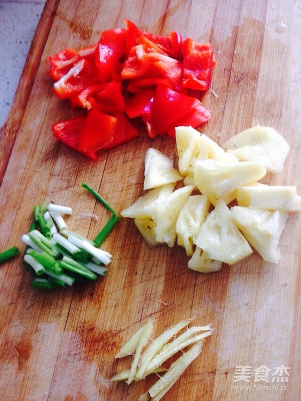 红椒菠萝炒虾仁