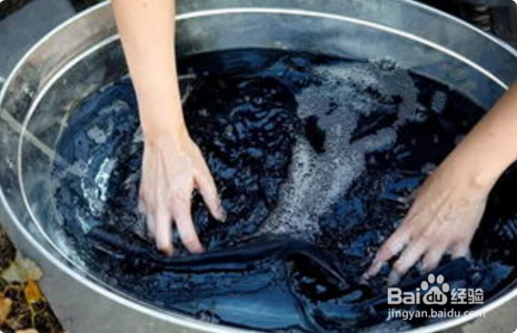 黑色牛仔裤第一次怎么洗不掉色