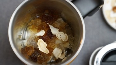 桃胶参果茶的做法