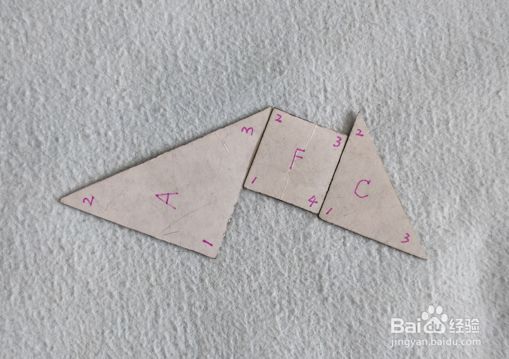 用七巧板怎样拼一只低头向前跑的小鸡？