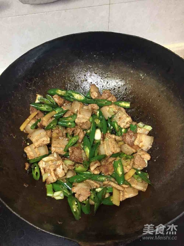 农家小炒肉的做法