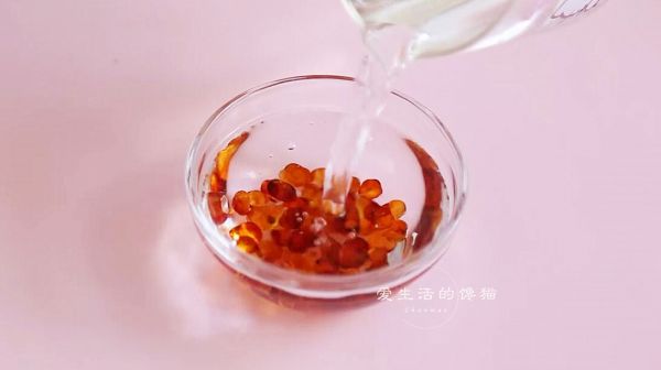 桃胶桂圆莲子羹