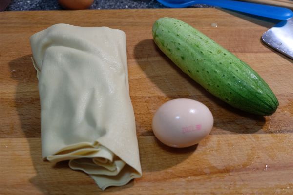 黄瓜鸡蛋拌豆腐丝