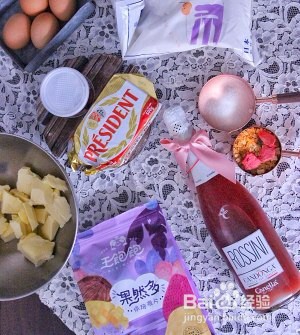 怎么做草莓酒麦片杯子蛋糕