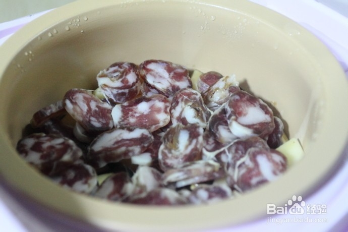 腊味飘香的香肠拌饭