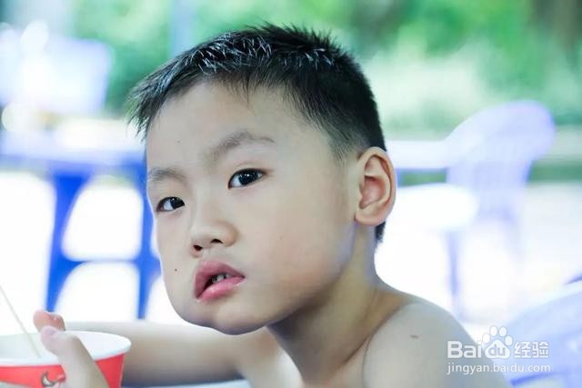 小孩子睡觉出汗怎么办