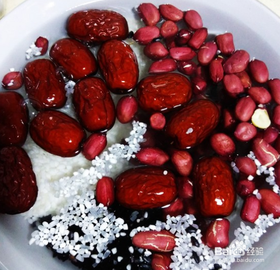 红枣桂圆黑米粥