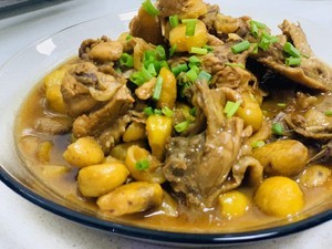 板栗烧鸡的做法