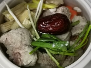 冬瓜排骨养生汤的做法