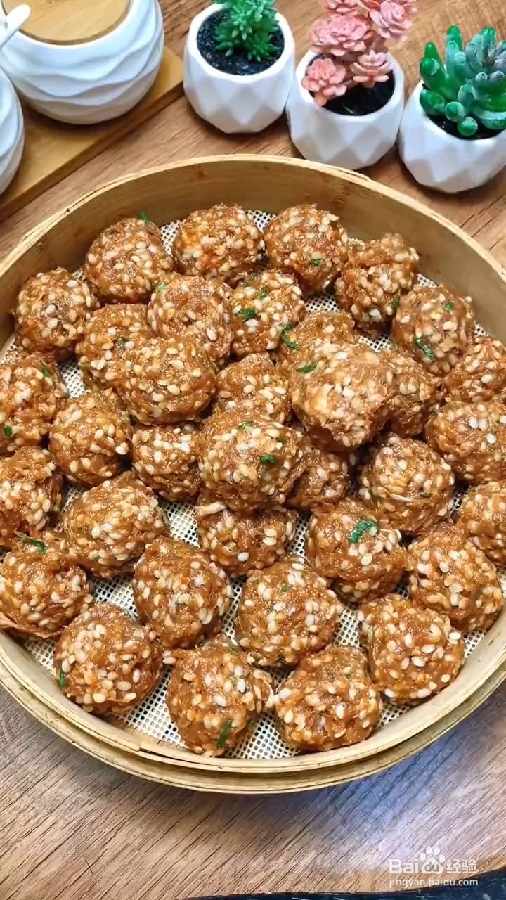 如何制作软糯鲜香的炸丸子