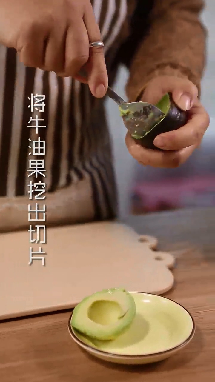 怎样做牛油果奶昔