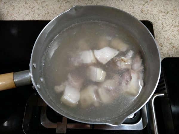 花生香菇煲猪尾