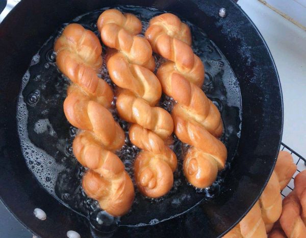 拉丝奶香软麻花