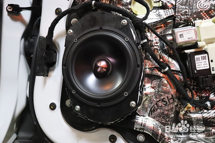 乌鲁木齐吉普自由侠汽车音响改装隔音升级案例