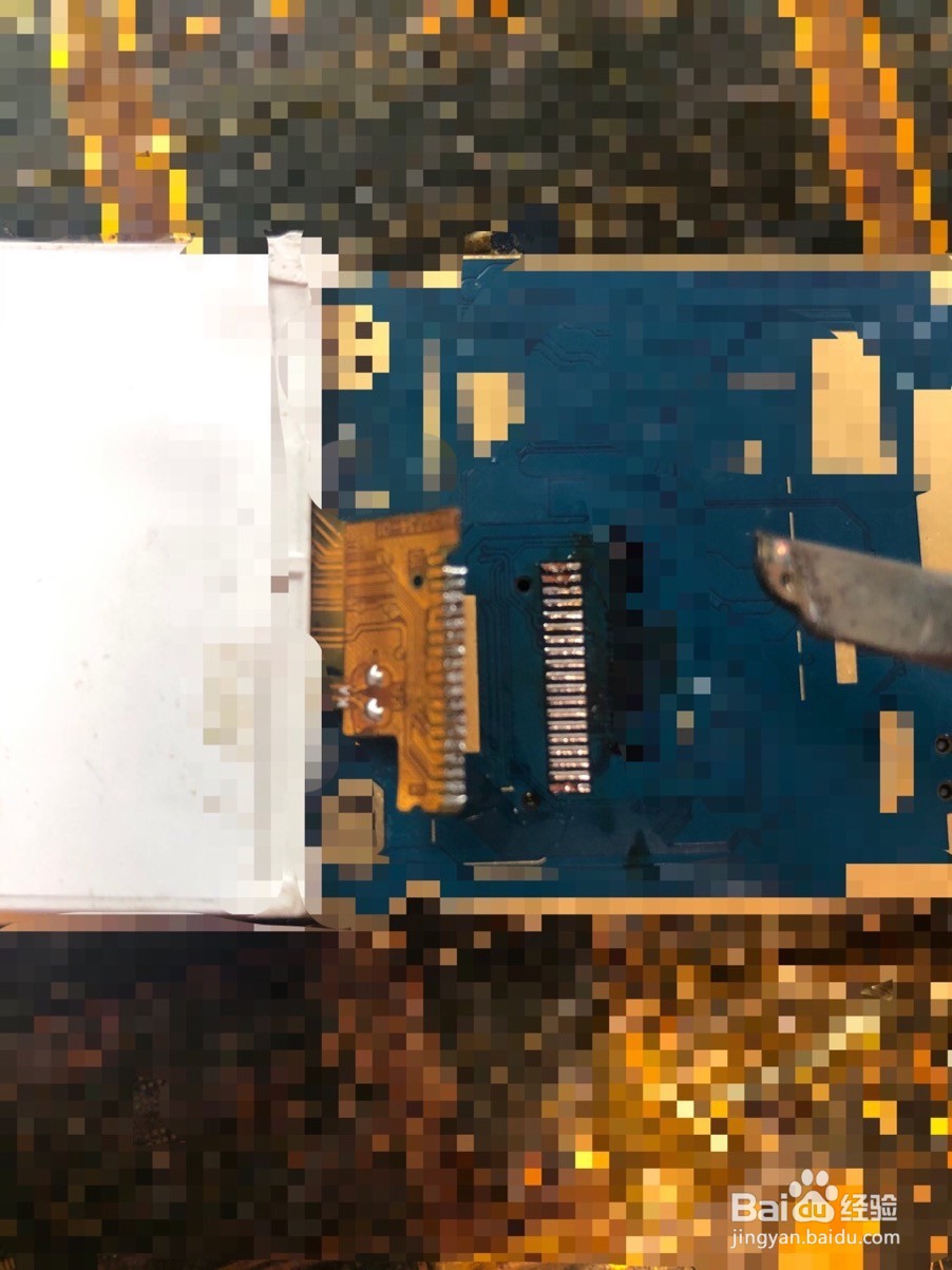 如何使用烙铁取下手机显示屏