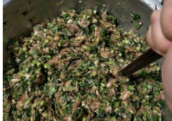 韭菜猪肉饺子馅的做法