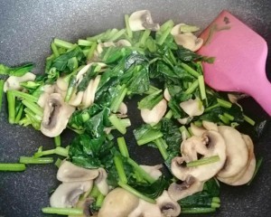 口蘑菠菜松饼减肥健身餐