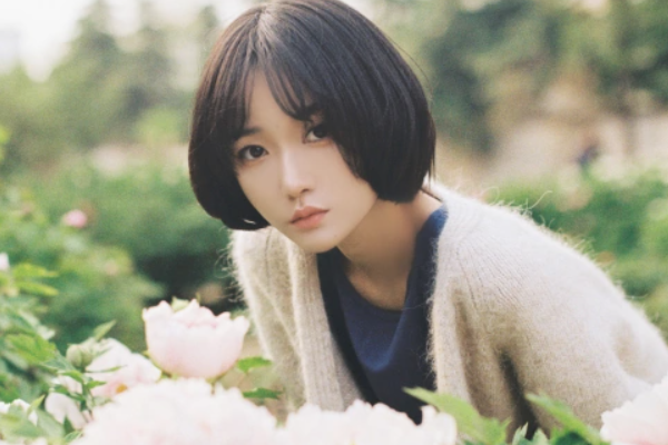 后来遇见她,陪我春秋冬夏,愈合我的伤疤原唱叫什么名字