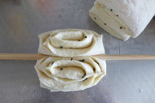 黑芝麻油盐花卷